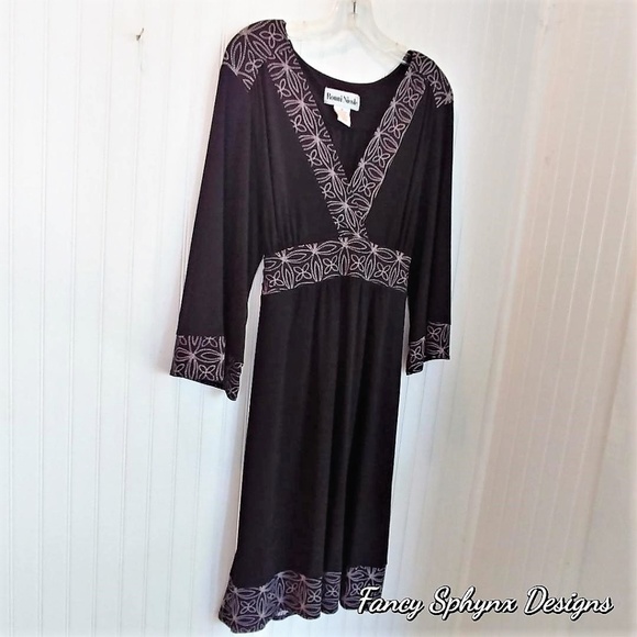 Ronni Nicole Dresses & Skirts - Ronnie Nicole Size 14 Black & White Dress